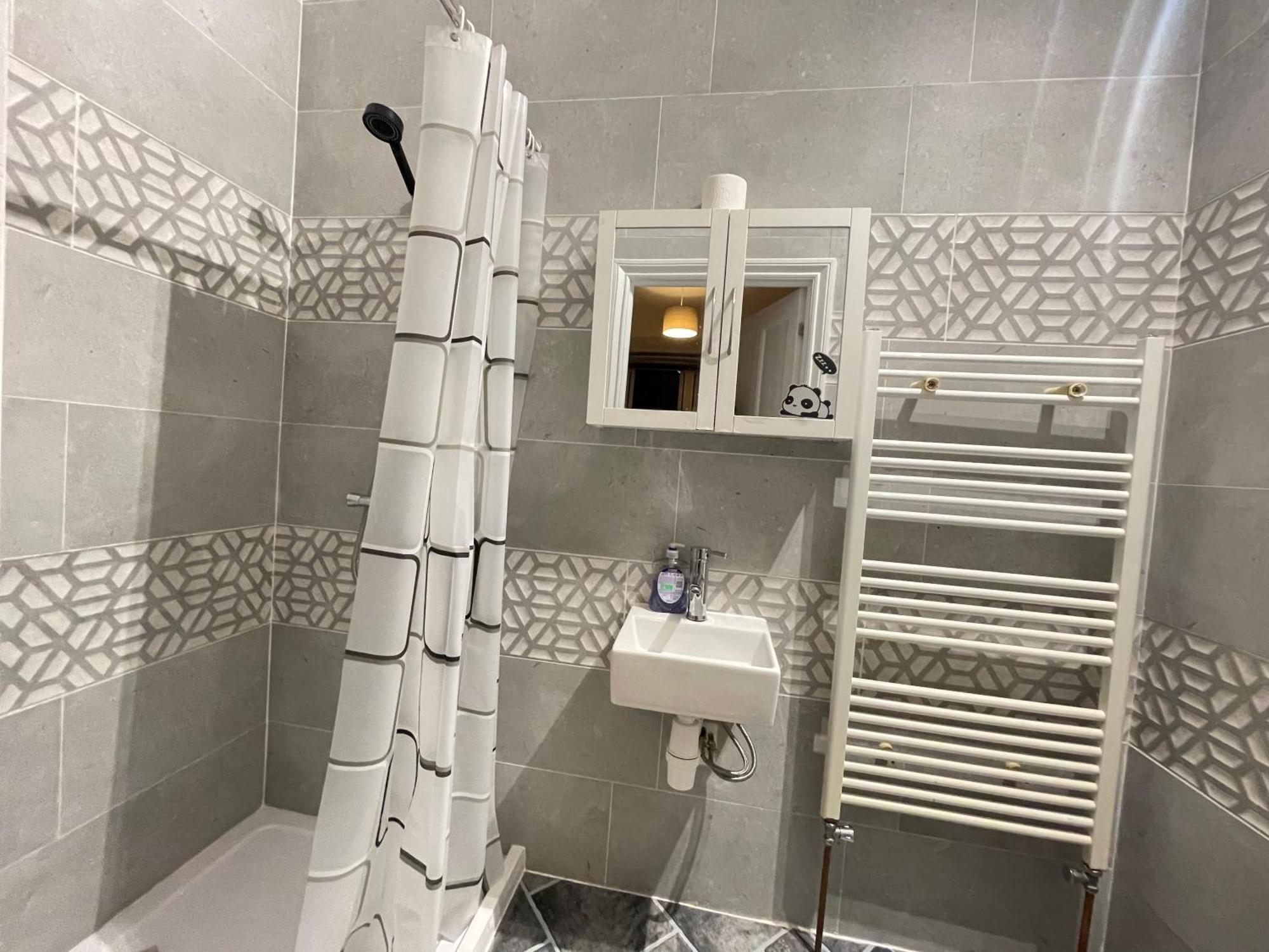 Room With Private Bathroom And Shared Kitchen Londra Exterior foto