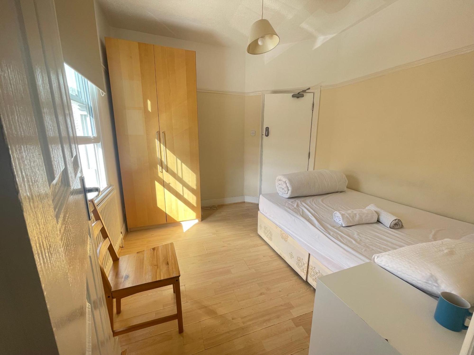 Room With Private Bathroom And Shared Kitchen Londra Exterior foto