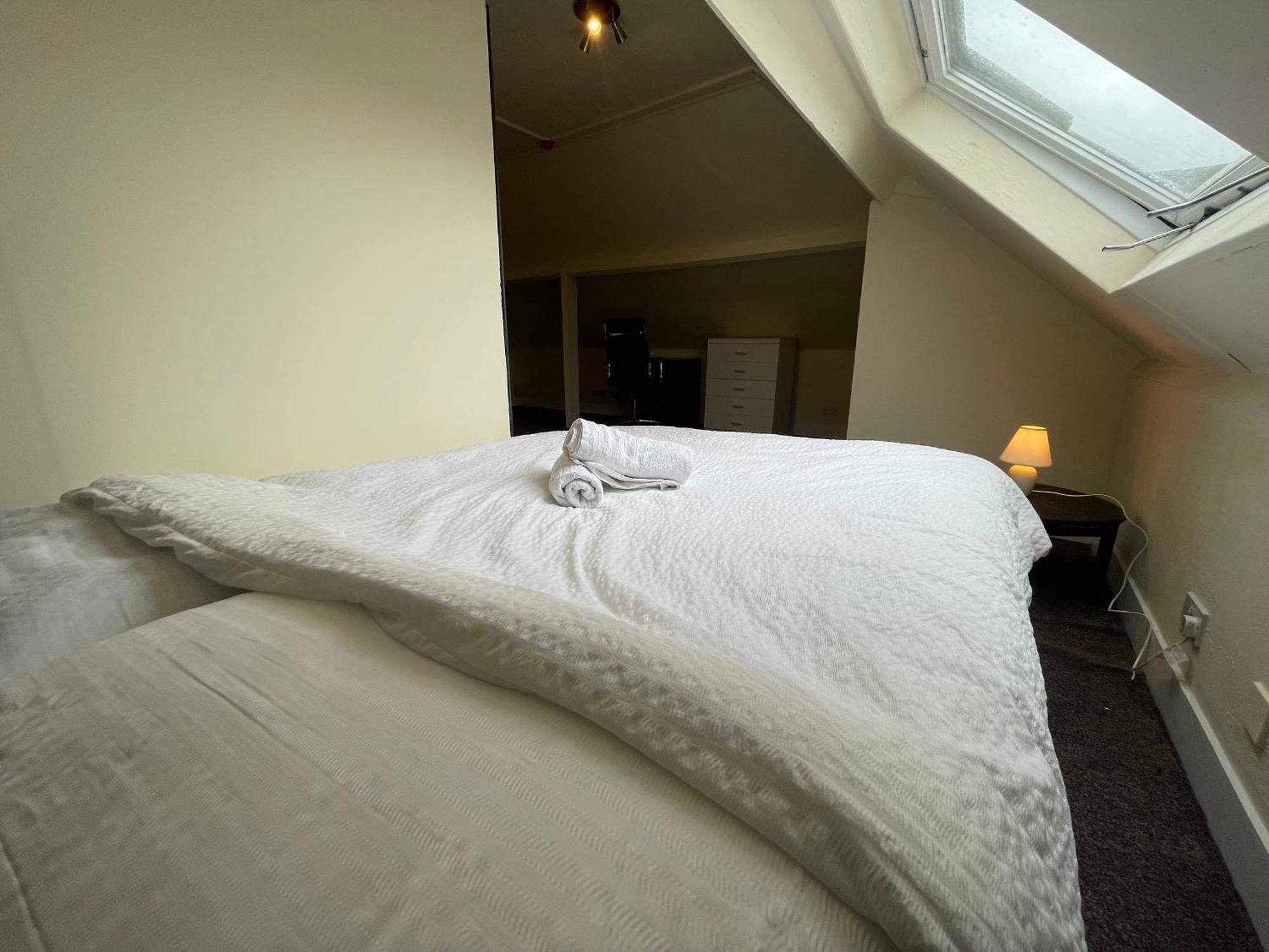 Room With Private Bathroom And Shared Kitchen Londra Exterior foto