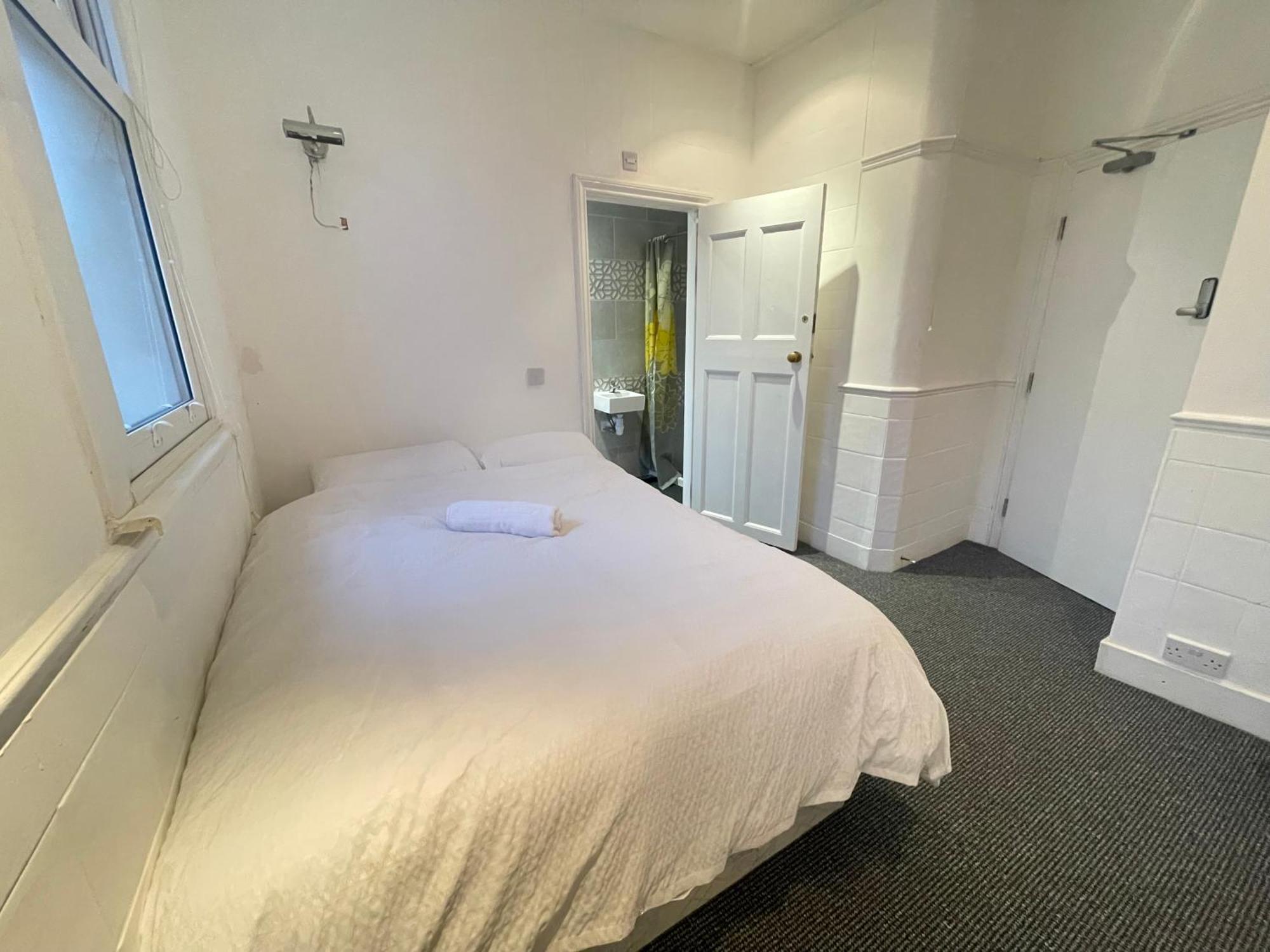 Room With Private Bathroom And Shared Kitchen Londra Exterior foto
