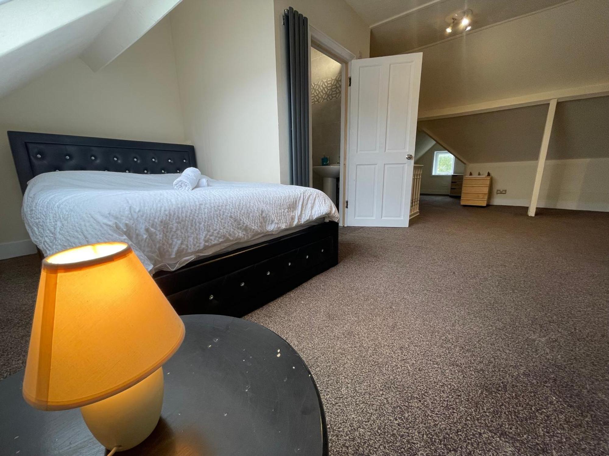 Room With Private Bathroom And Shared Kitchen Londra Exterior foto