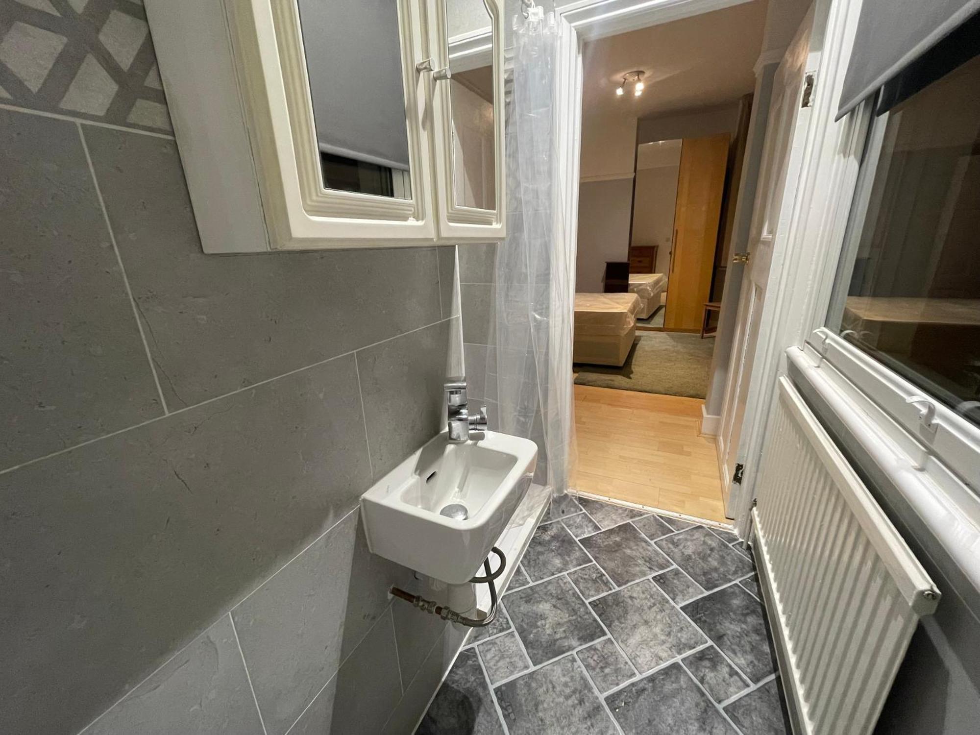 Room With Private Bathroom And Shared Kitchen Londra Exterior foto