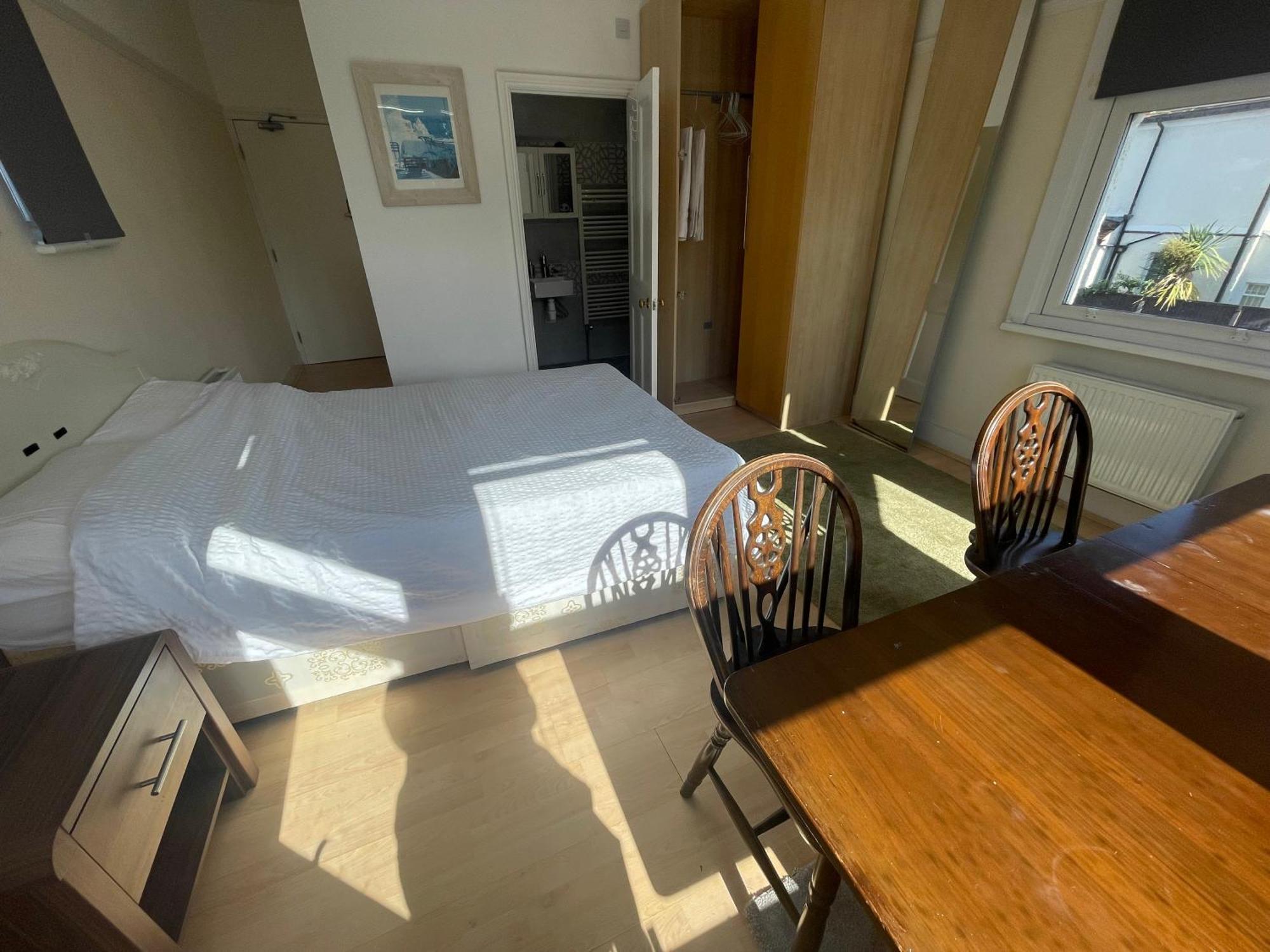 Room With Private Bathroom And Shared Kitchen Londra Exterior foto